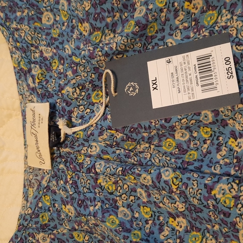 Universal Thread Top. Nwt. - image 3